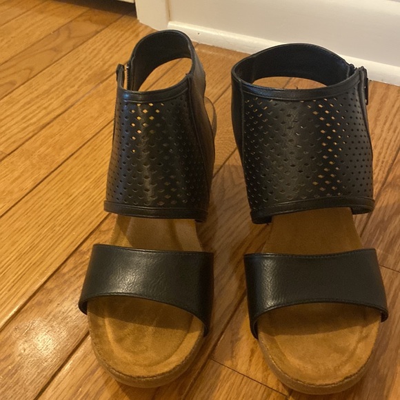 Euro soft sandals with heel - Picture 3 of 5